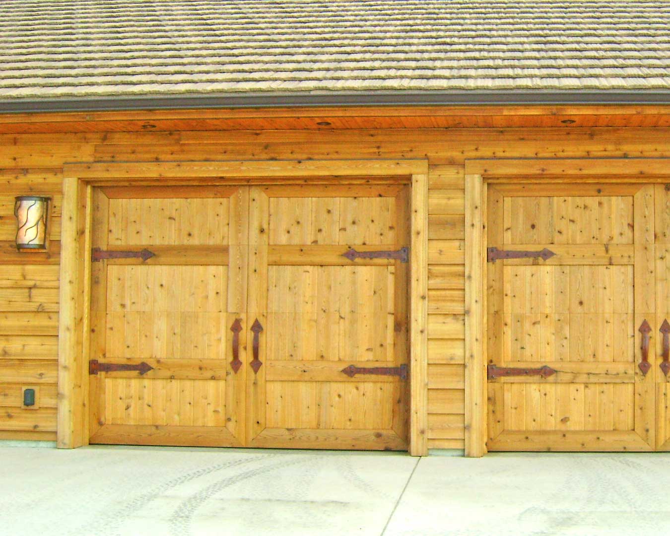 custom wood garage door builder, sheridan, wyoming
