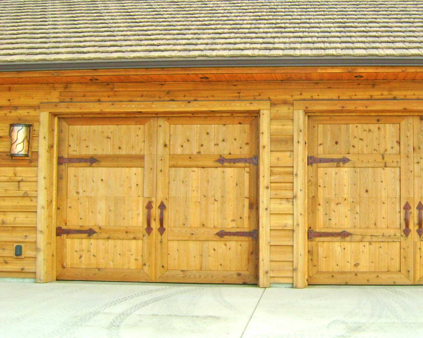 custom wood garage door builder, sheridan, wyoming