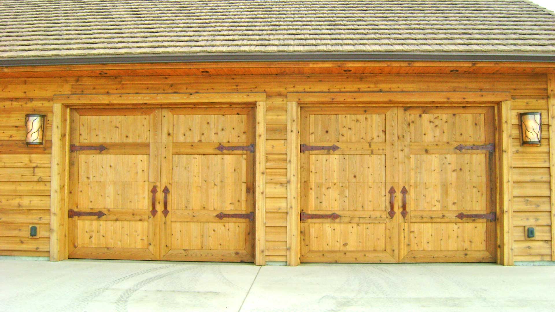 custom wood garage door builder, sheridan, wyoming